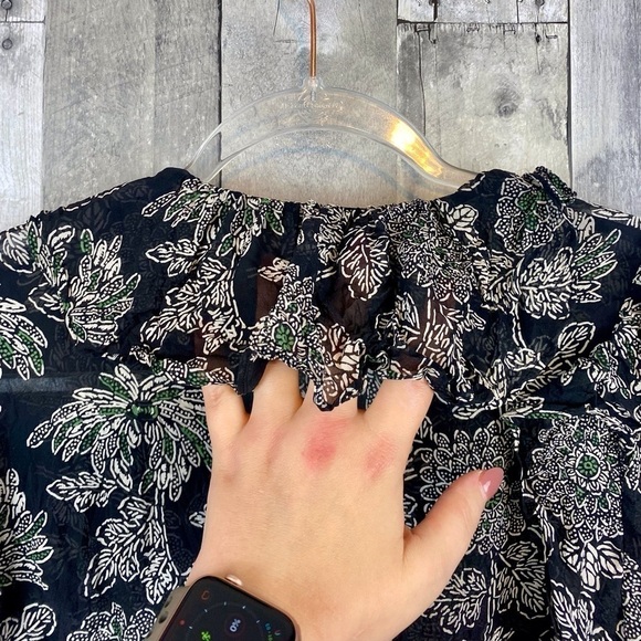 Veronica Beard Silk Ruffle Sleeve Floral Blouse in Black Green Multi Size Small. - Picture 5 of 12